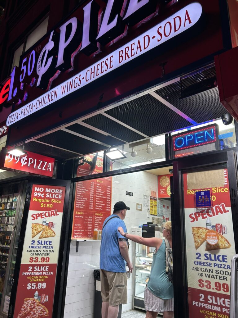 ニューヨークの$1.5ピザで締めピザ