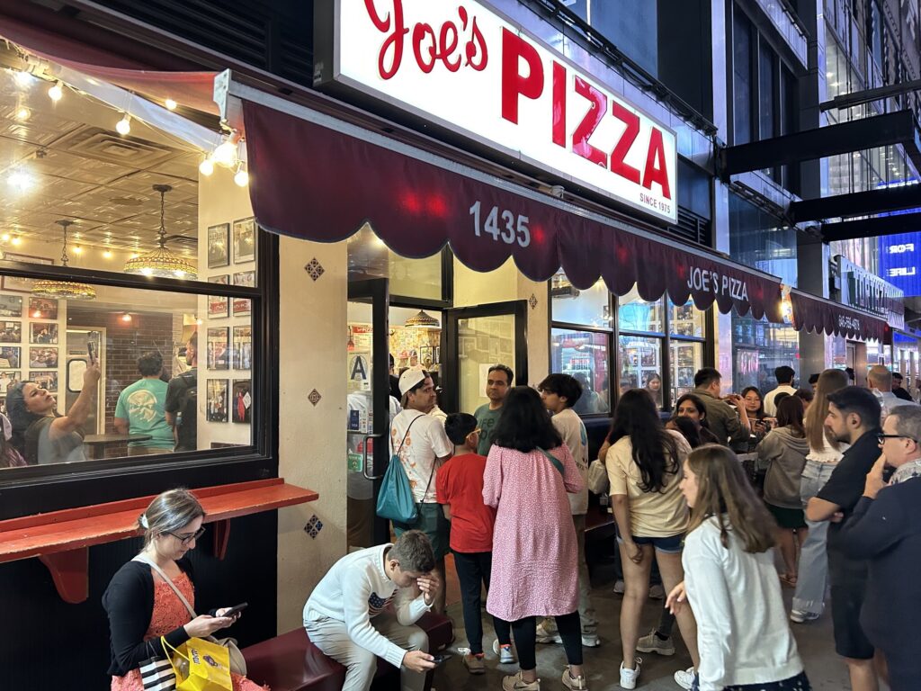 ニューヨークの人気ピザ屋「Joe's Pizza」