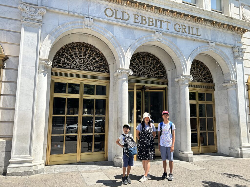 ワシントンDC最古のレストラン「Old Ebbitt Grill」