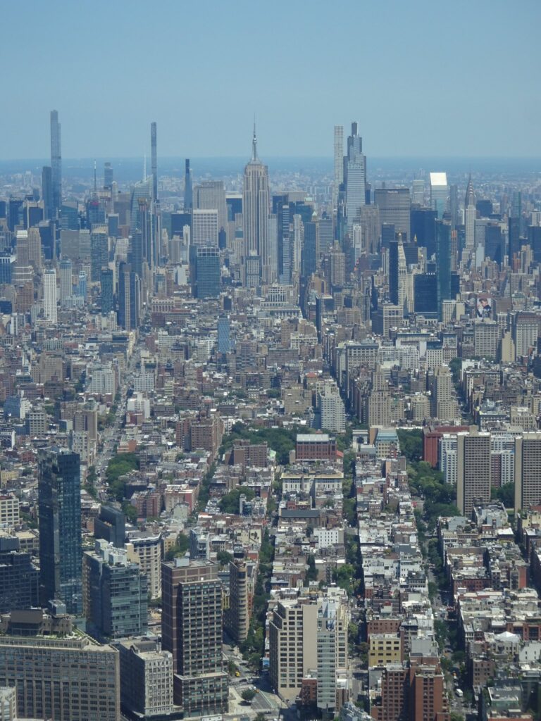 「One World Observatory」からミッドタウンの摩天楼を望む
