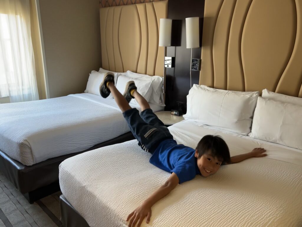 今宵の宿「HOLIDAY INN NEW YORK CITY - TIMES SQUARE」にチェックイン