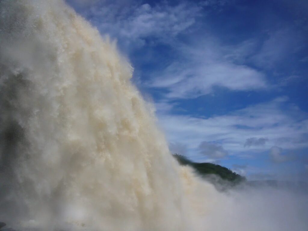 ナイアガラの滝・滝の裏側ツアー「Journey Behind the Falls」