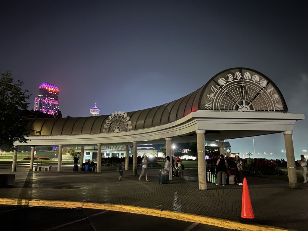 ナイアガラフォールズからニューヨーク行き夜行バス