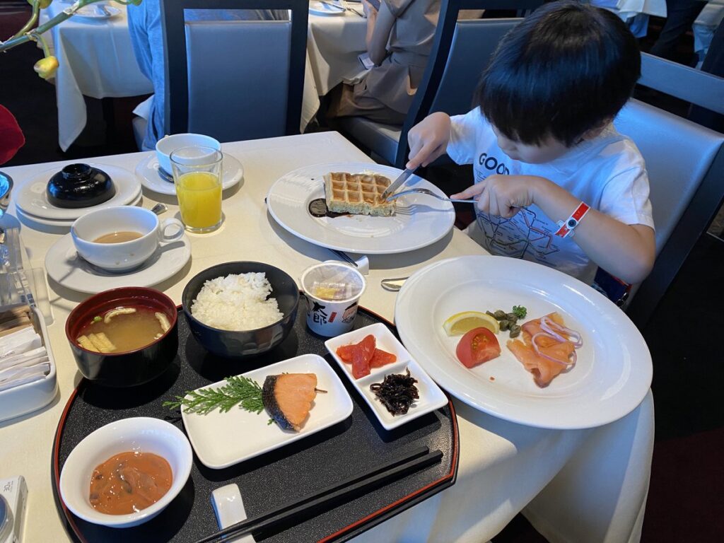 MSCベリッシマのライトハウス和定食