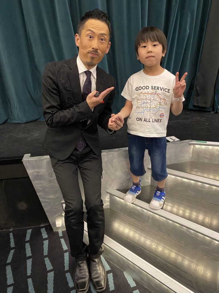 マジシャン小林浩平さんとの記念写真