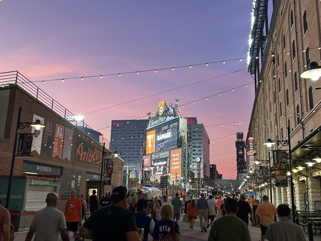 ボルチモアの夜9時ごろの夕焼け空