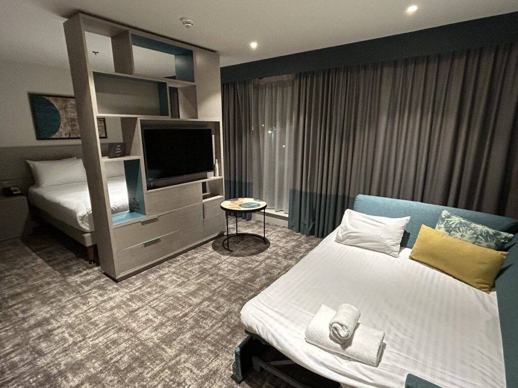 ロンドン・ヒースロー国際空港近くのホテル「STAYBRIDGE」