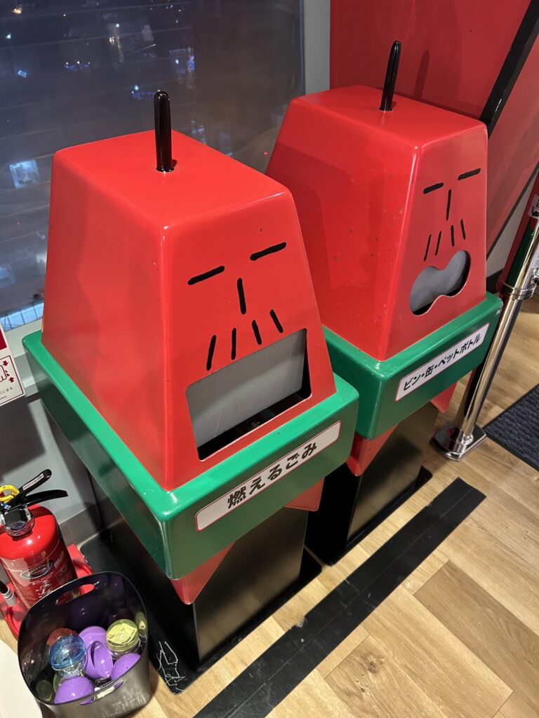 テレビ父さんの形をしたゴミ箱