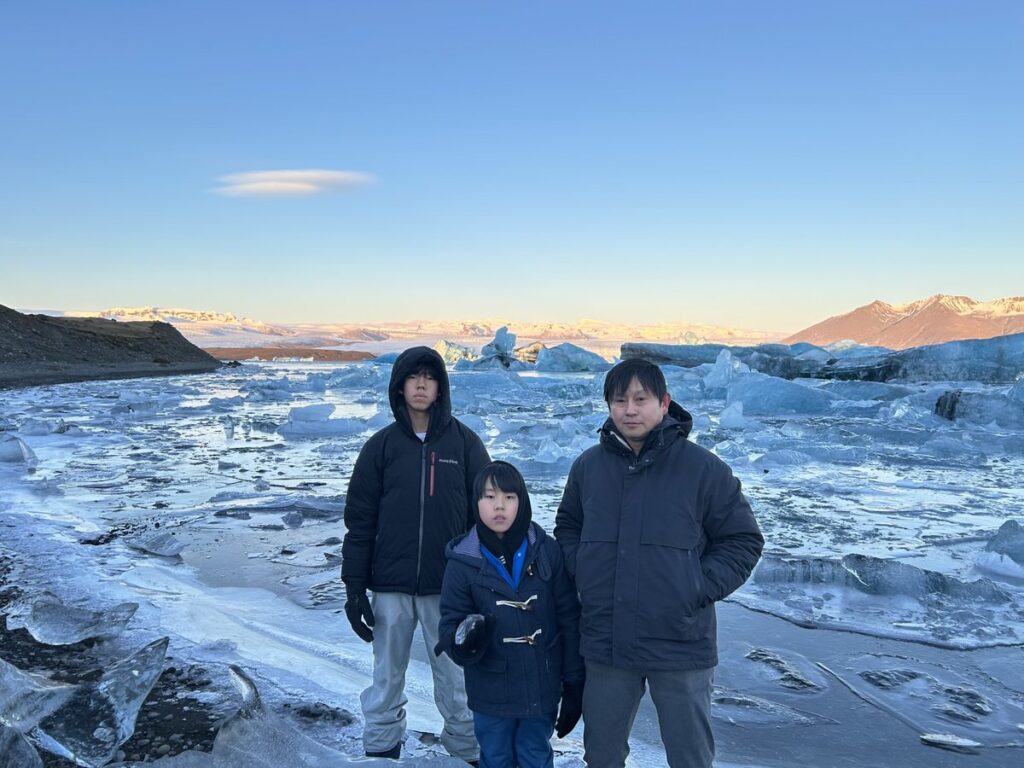 ヨークルスアゥルロゥン手前の氷河湖展望スポット