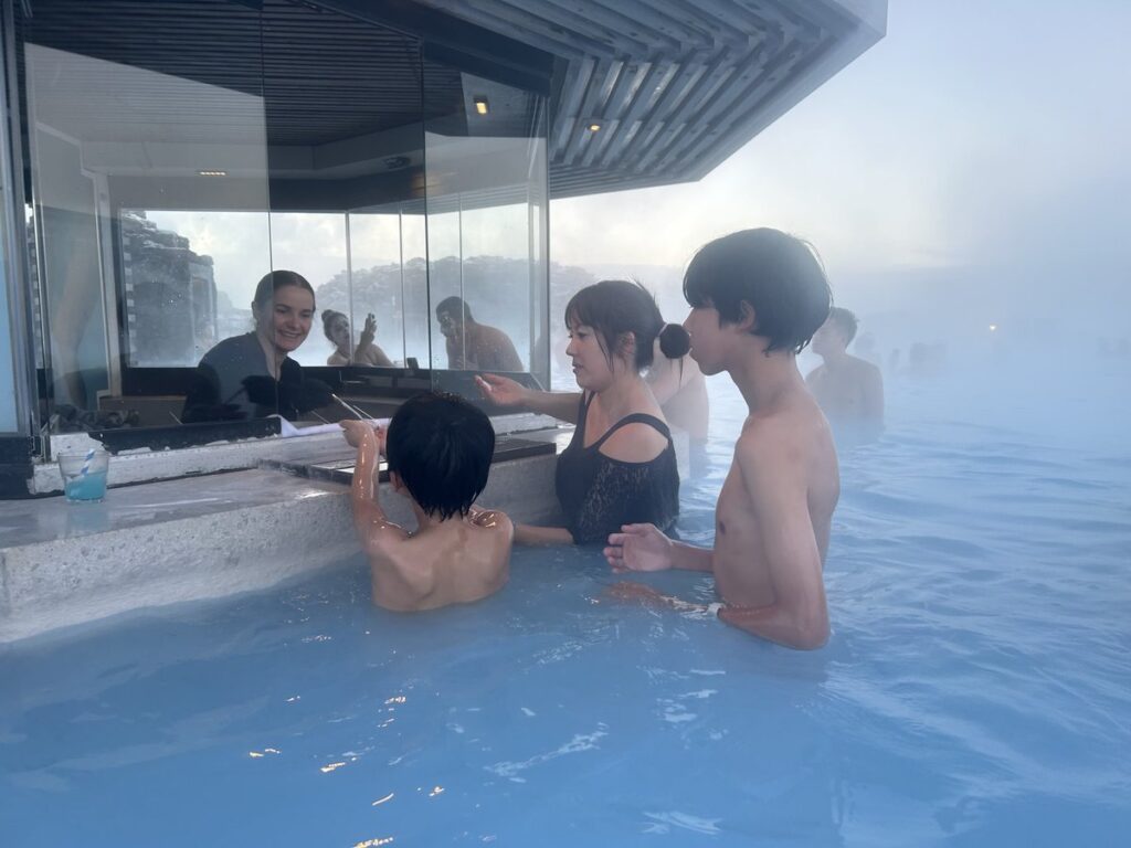 ブルーラグーンの泥パックバー