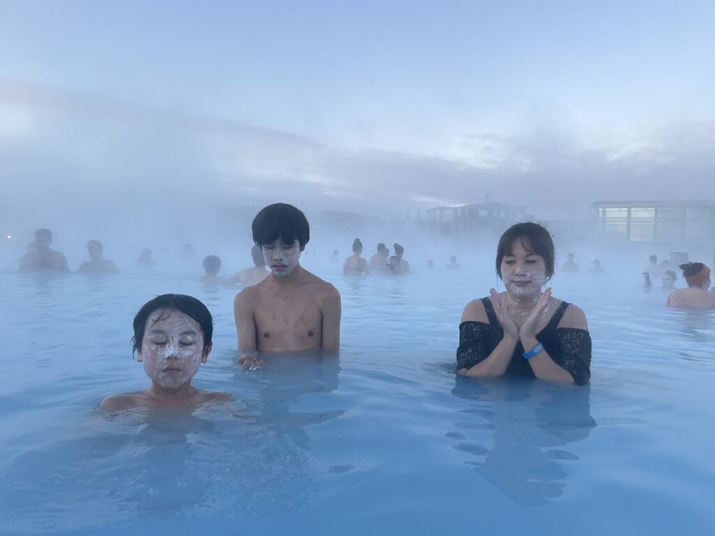 ブルーラグーンのシリカ泥パック体験