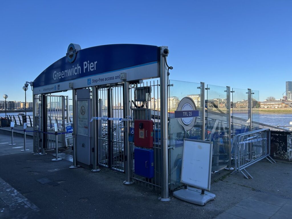 Greenwich PierのUber Boat乗り場入口