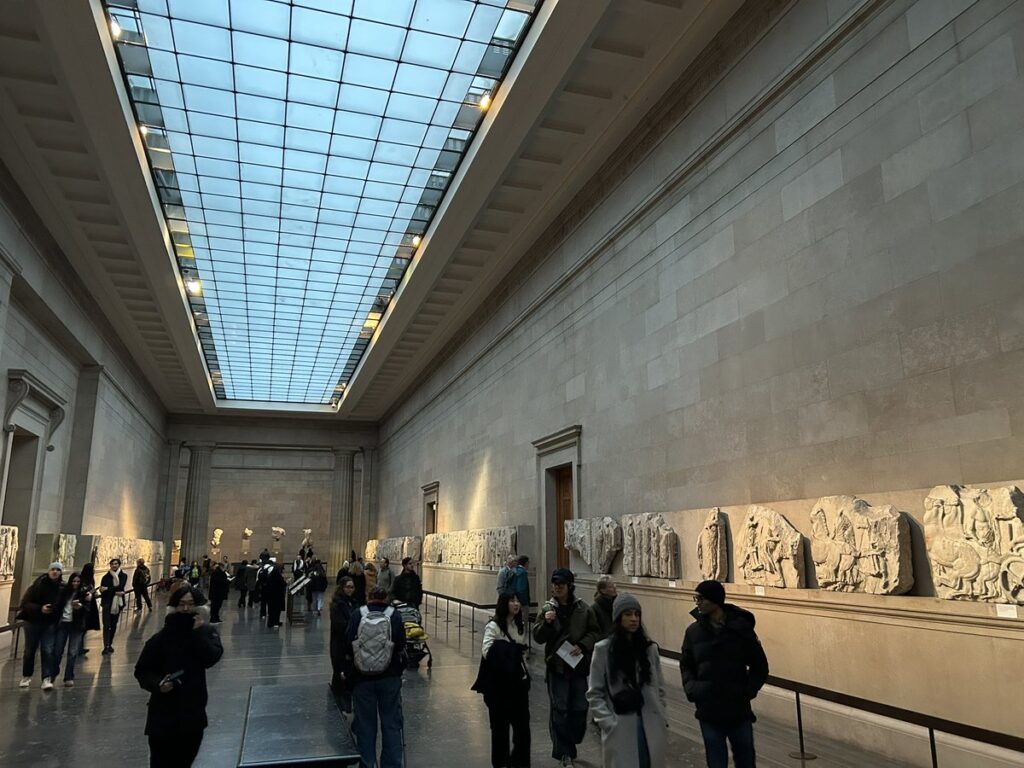 大英博物館Room 18のパルテノン神殿彫刻展示室
