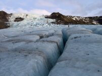 フォールヨークトル（Falljökull）で氷河トレッキング