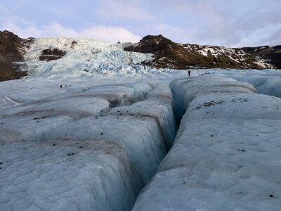 フォールヨークトル（Falljökull）で氷河トレッキング