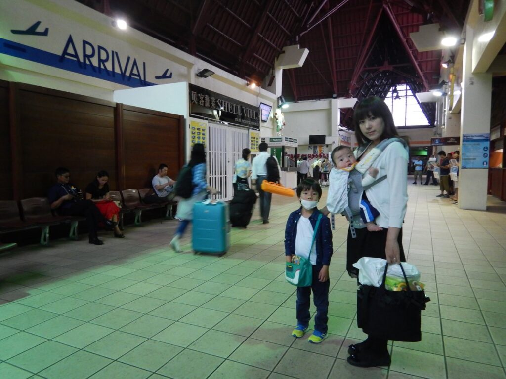子連れ旅行でパラオ国際空港に到着