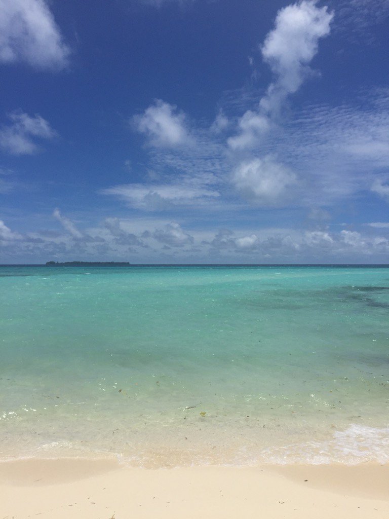 パラオ・ロングビーチの白い砂浜とターコイズブルーの海