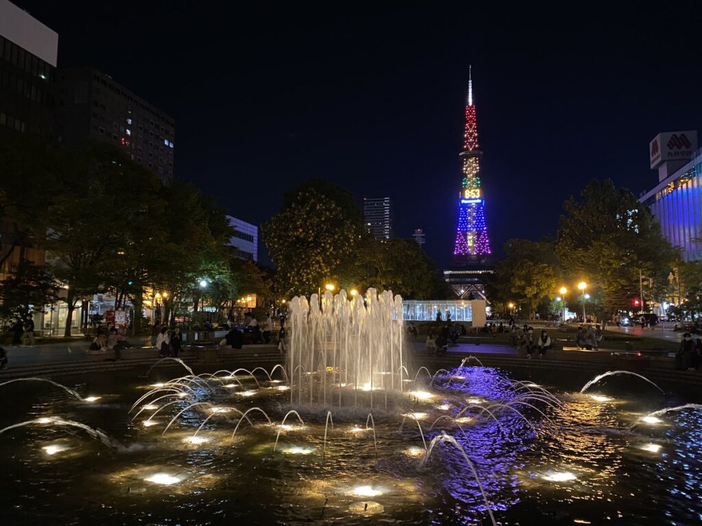 夜の札幌テレビ塔ライトアップ