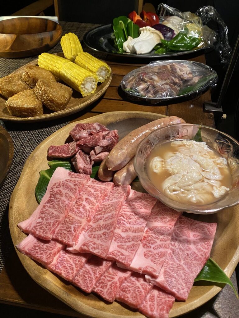 NORTH GLAMPERのふらの和牛カルビと上富良野豚サガリ
