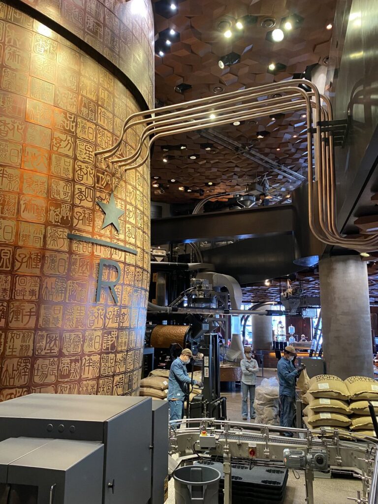 スターバックス リザーブ ロースタリー 上海の店内