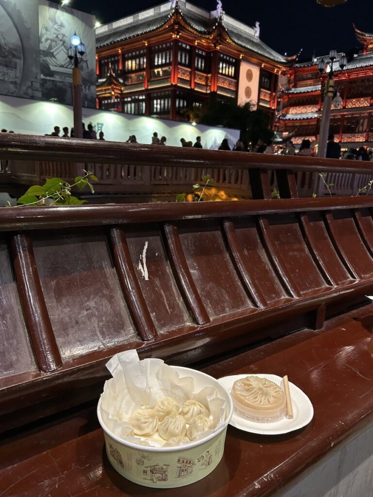 南翔饅頭店の蟹黄灌湯包と蟹粉鮮肉小籠包