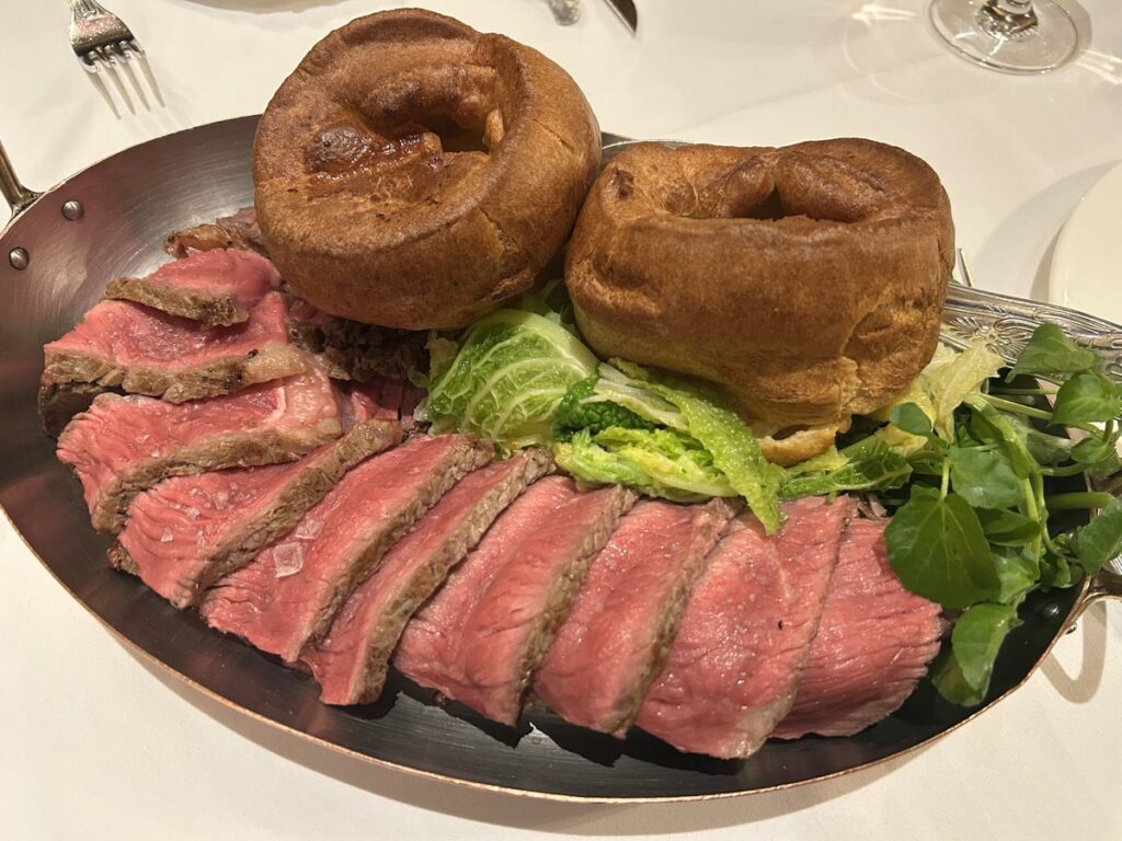 Rules RestaurantのROAST RIB OF BEEF FOR TWOとヨークシャー・プディング
