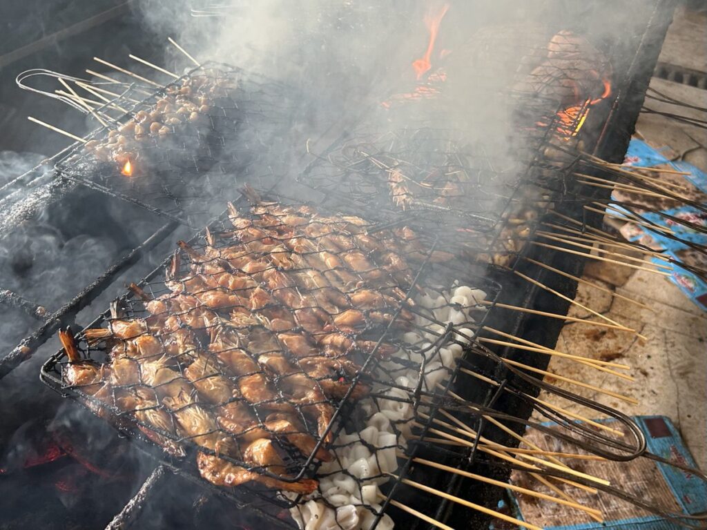 Menega Cafeで炭火焼きされる魚