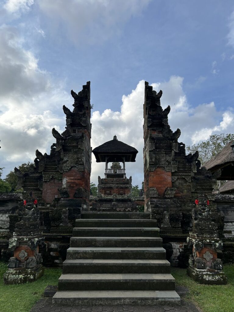 タマン・アユン寺院の割れ門