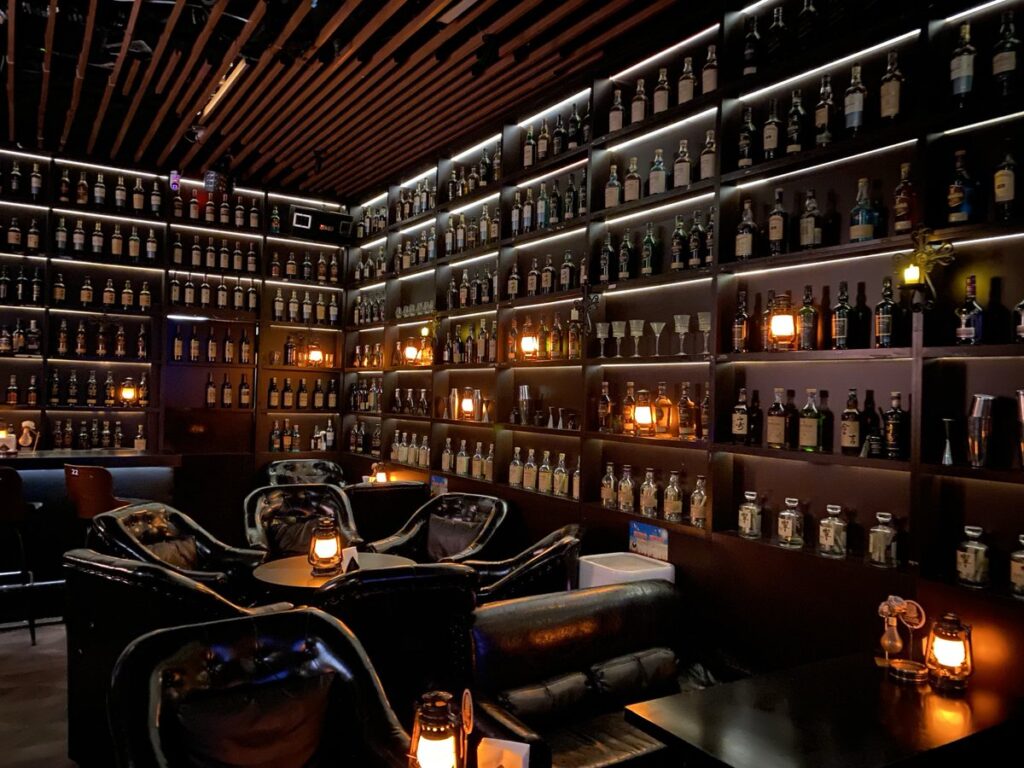 MAZE Bar美泽 Whisky Cocktailの店内