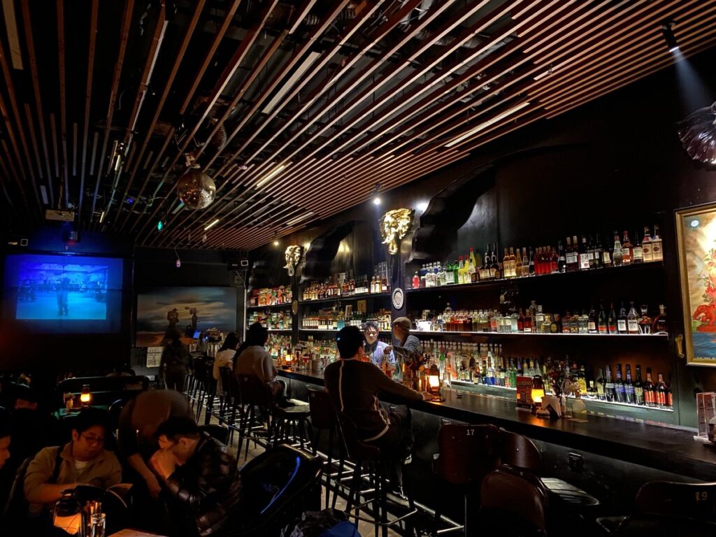 MAZE Bar美泽 Whisky Cocktailのバーカウンター