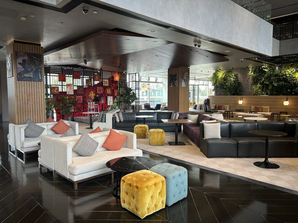 Canopy by Hilton Hangzhou Jinsha Lakeの外観と館内