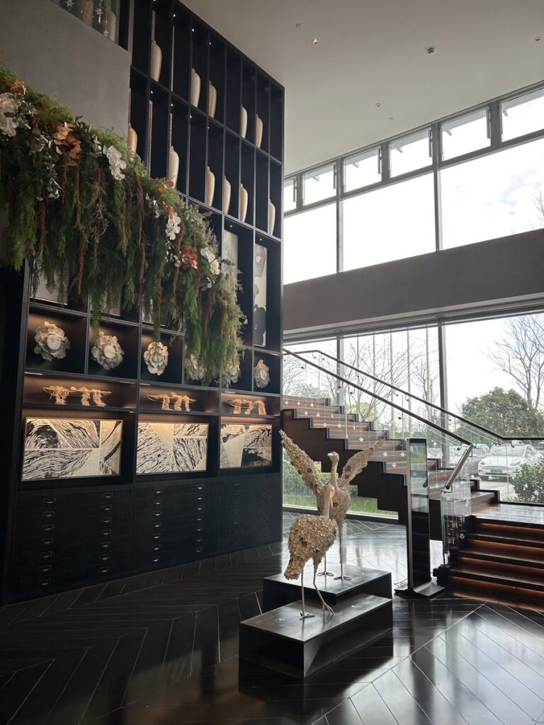 Canopy by Hilton Hangzhou Jinsha Lakeの外観と館内