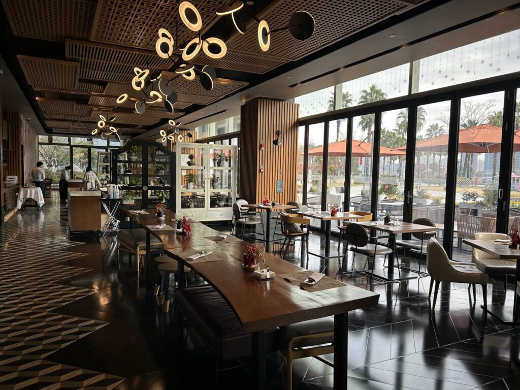 Canopy by Hilton Hangzhou Jinsha Lakeの外観と館内