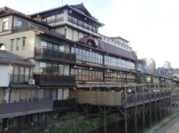 LE UN 鮒鶴京都鴨川リゾートの鴨川納涼床