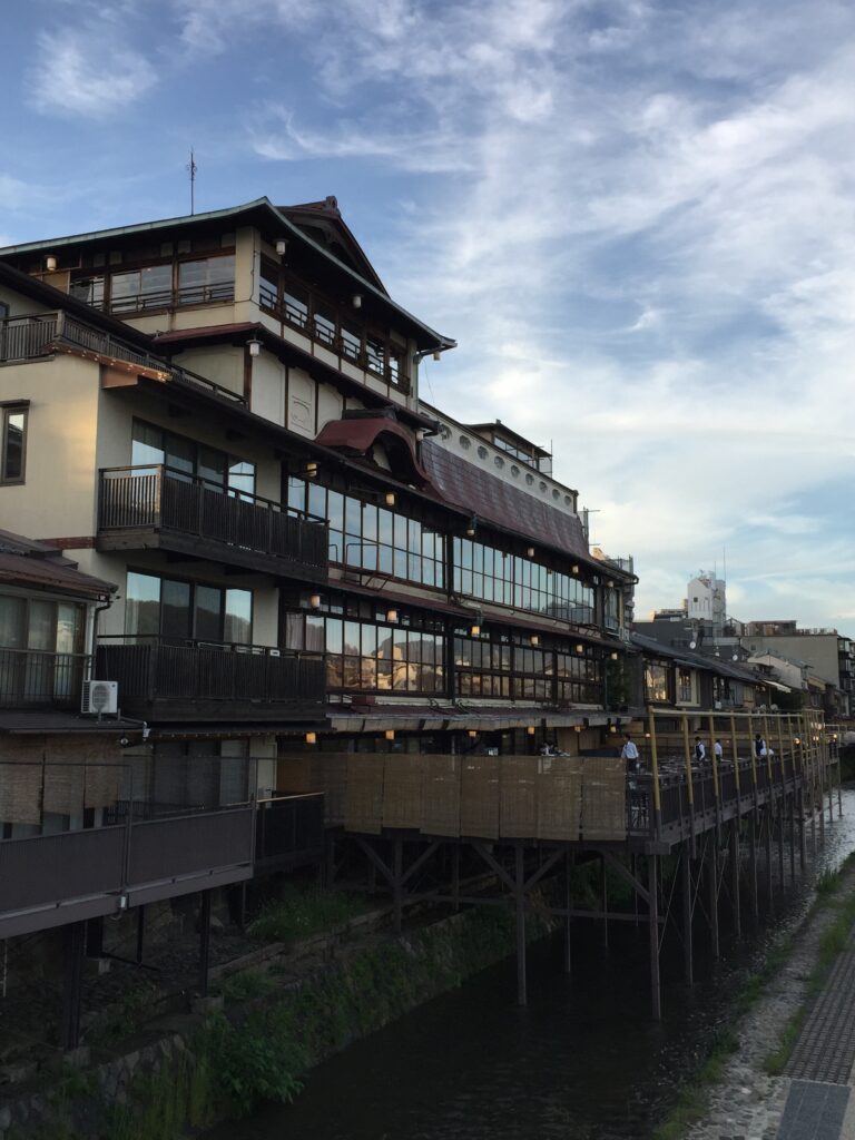 FUNATSURUで楽しむ鴨川の川床ディナー